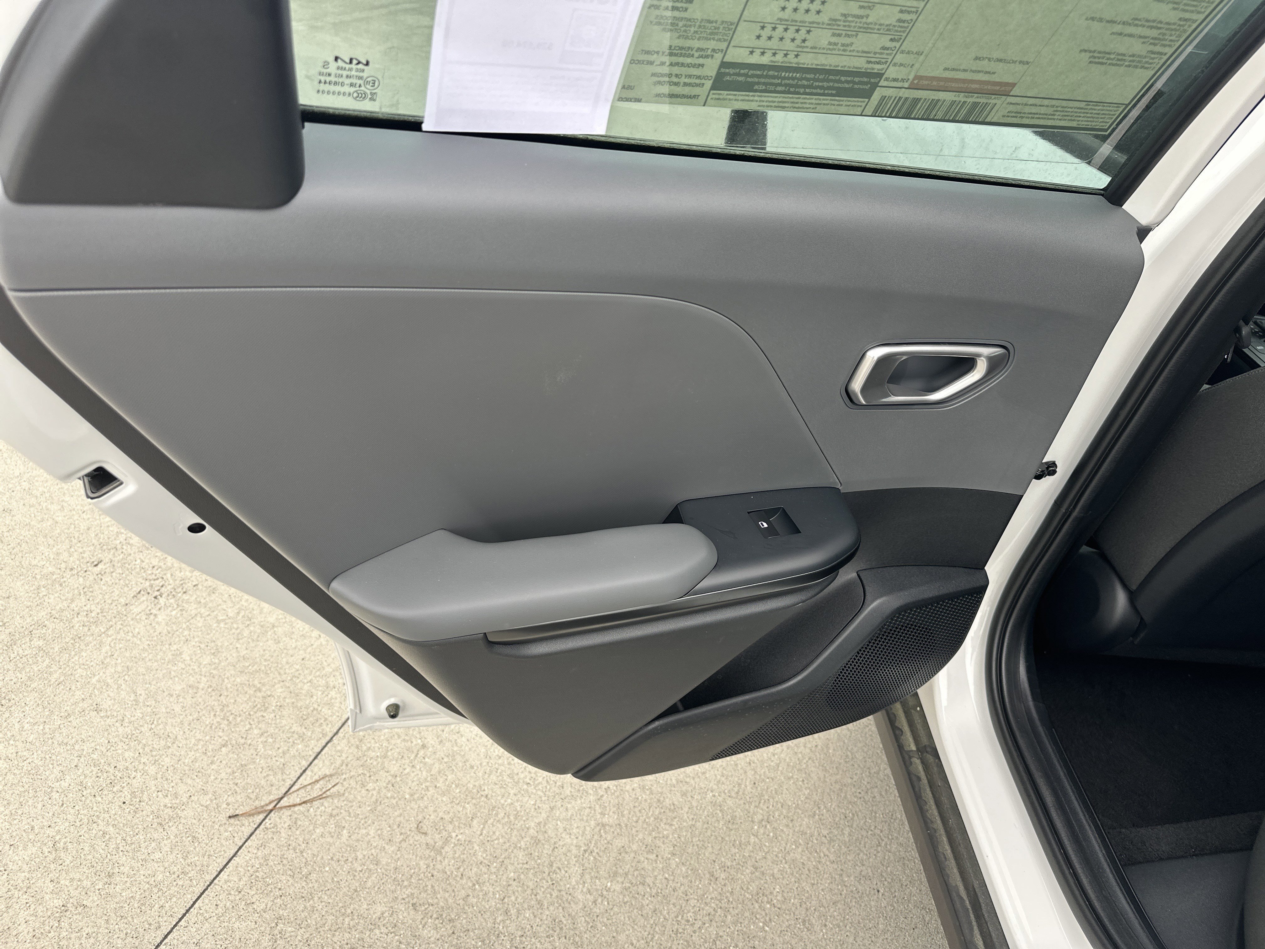 New 2026 Snow White Pearl Kia LXS image 15