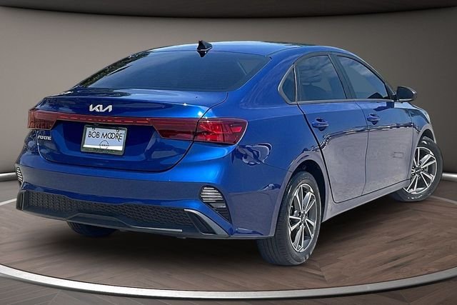 Used 2023 Blue Kia LXS image 2