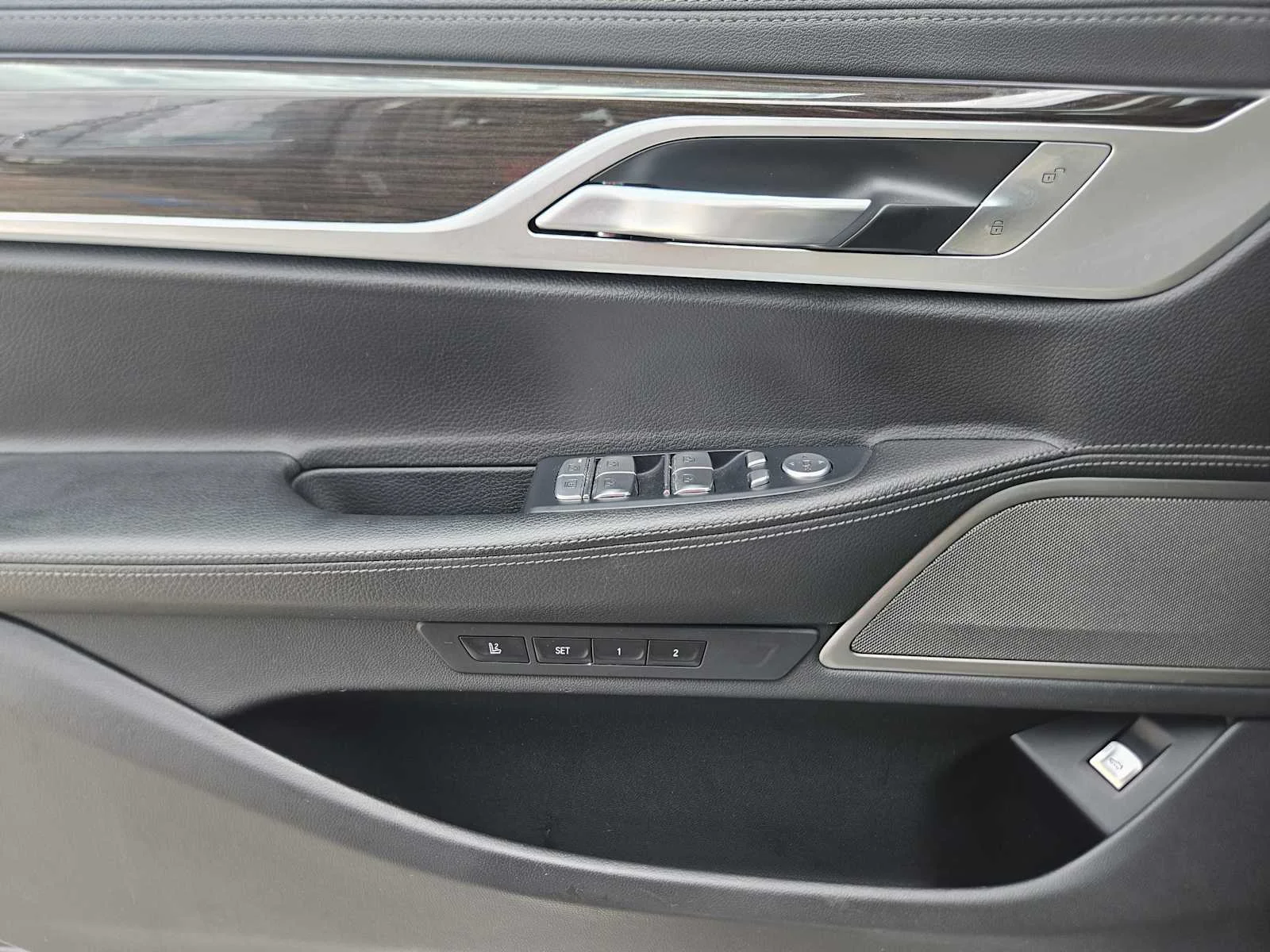 Used 2021 Dark Graphite Metallic BMW 740i xDrive image 18