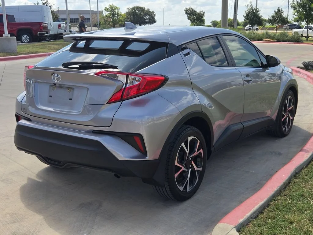 Used 2019 Silver Toyota XLE image 6