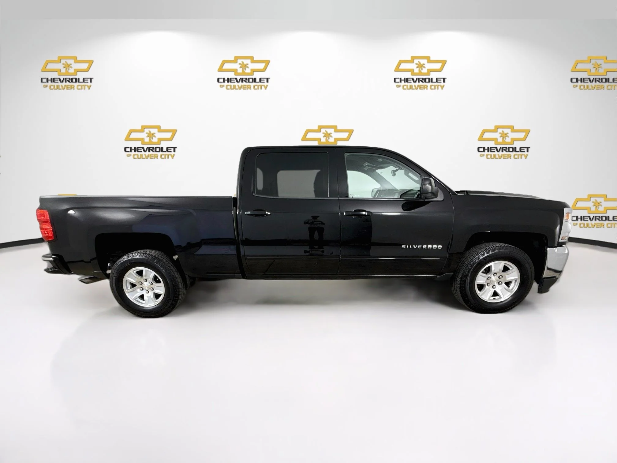 Used 2018 BLACK Chevrolet LT image 9