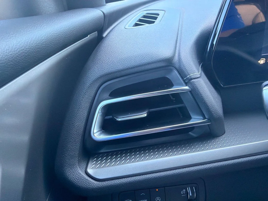 New 2027 Summit White Chevrolet LT image 5