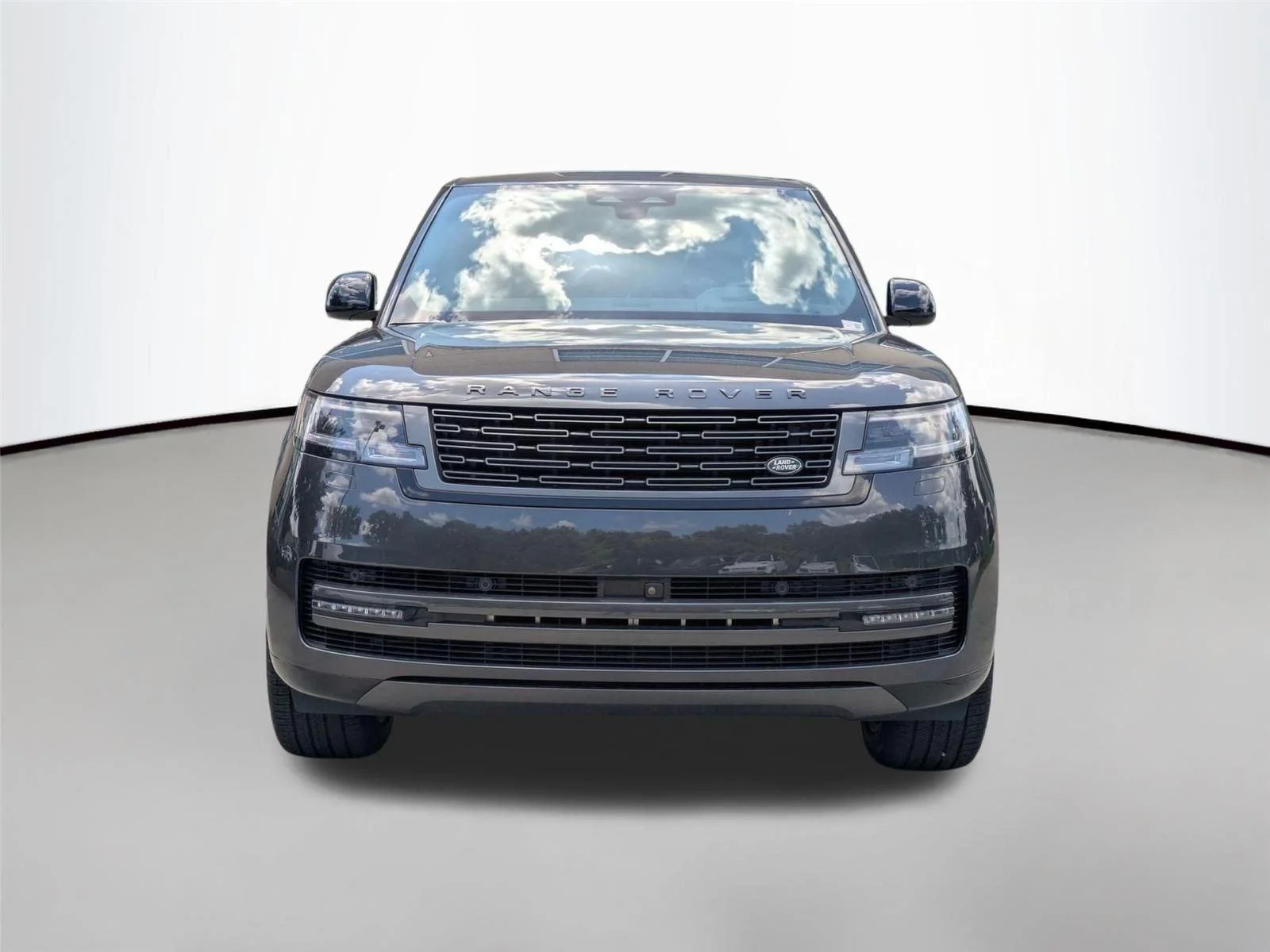 Used 2025 Carpathian Grey Premium Metallic Land Rover SE image 2