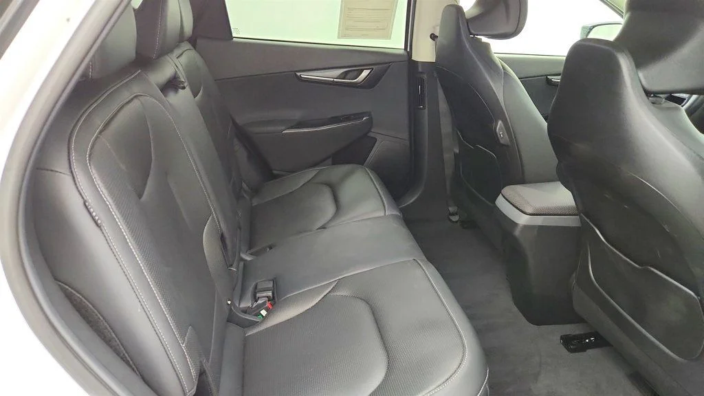 Used 2025 Glacier White Pearl Kia Wind AWD image 21