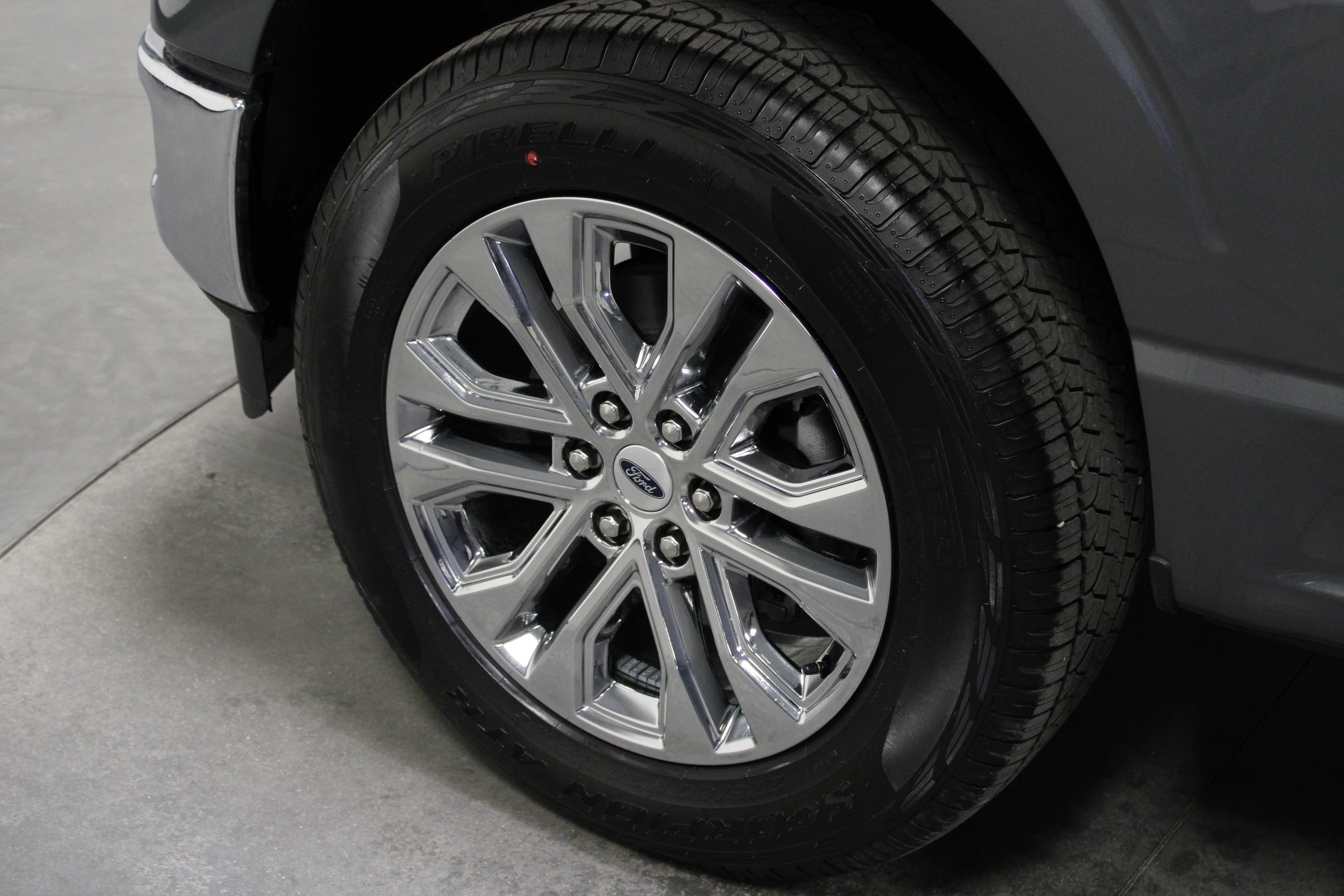 New 2026 Carbonized Gray Metallic Ford XLT image 10