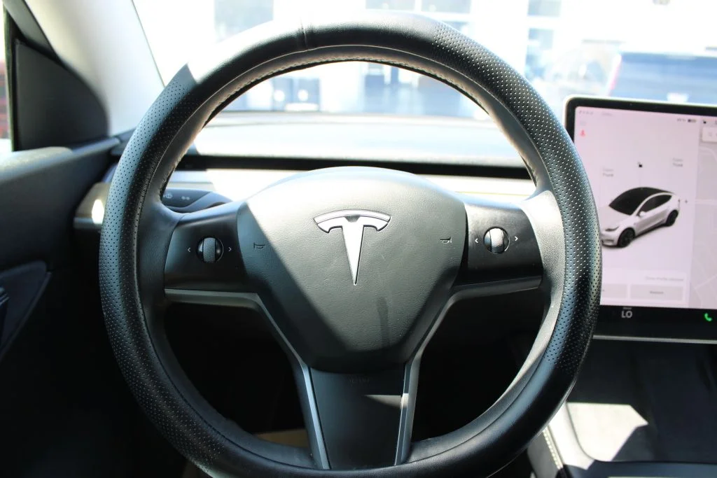 Used 2021 White Tesla Standard Range image 25