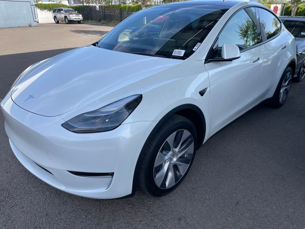 Used 2023 White Tesla Long Range image 3