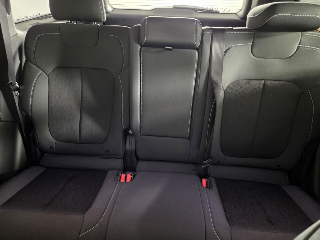 2025 Jeep Grand Cherokee Laredo - Photo 23