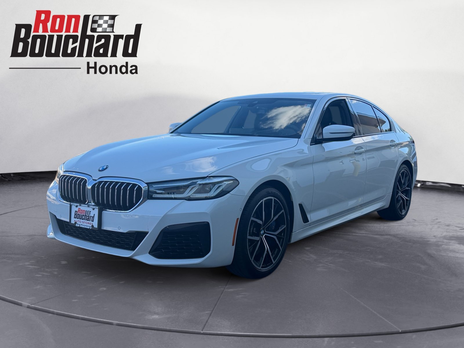 Used 2023 Alpine White BMW 540i xDrive image 5