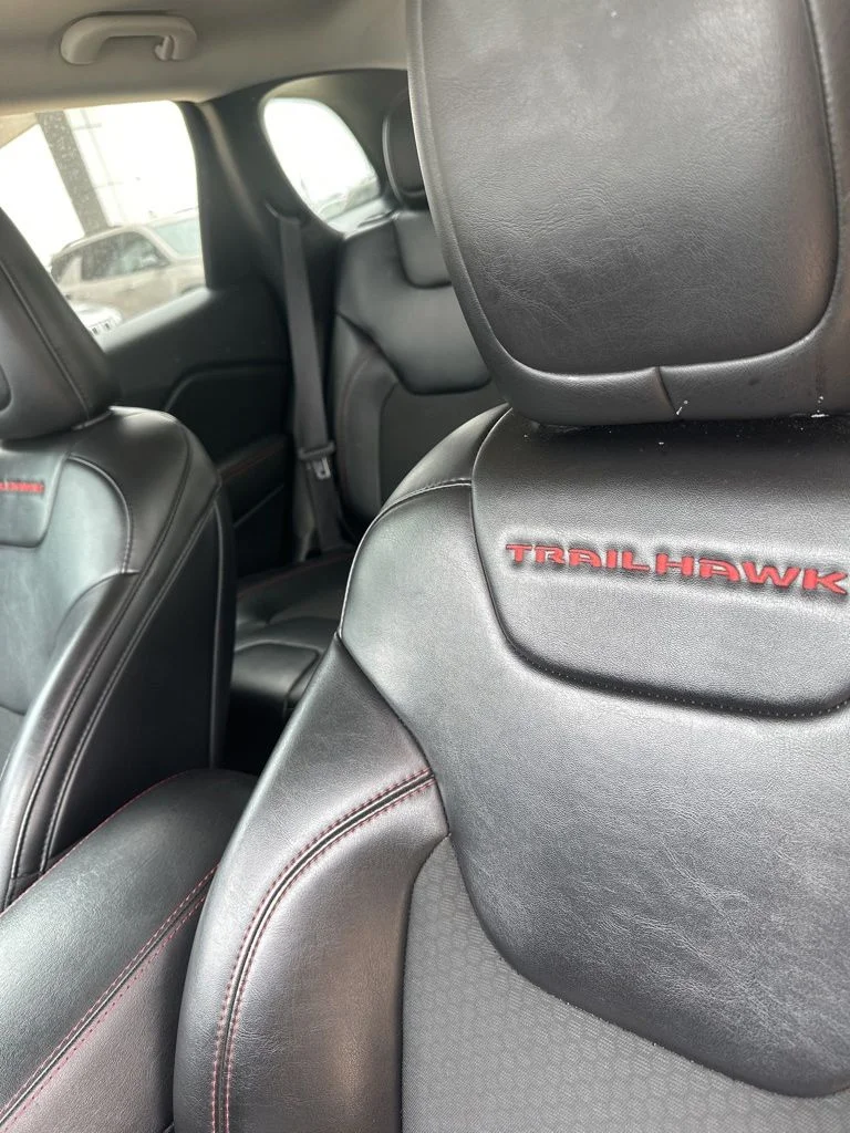Used 2020 Silver Jeep Trailhawk image 3