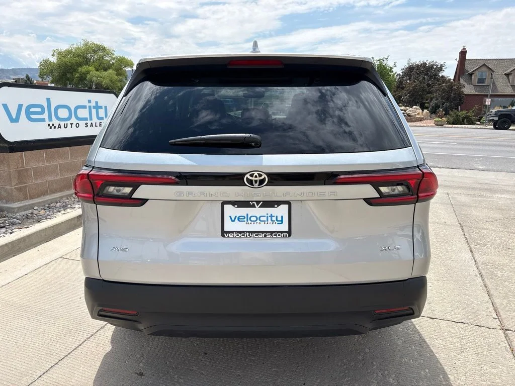Used 2025 Silver Toyota XLE image 5