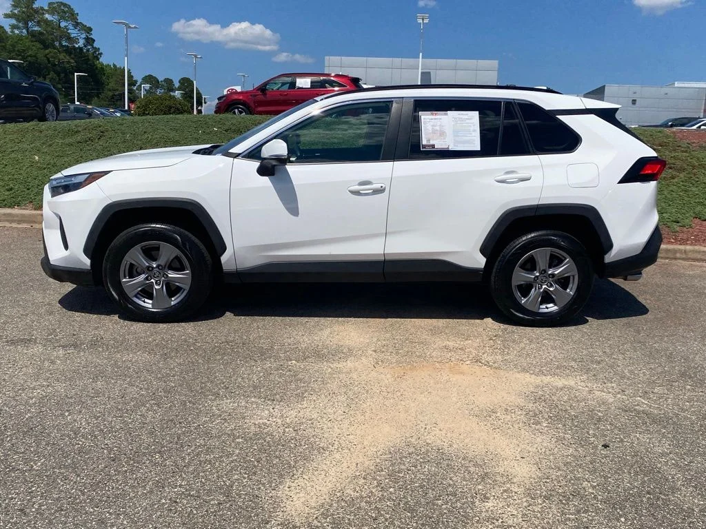 Used 2022 White Toyota XLE image 4