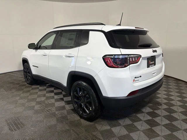 New 2026 White Jeep Latitude image 7
