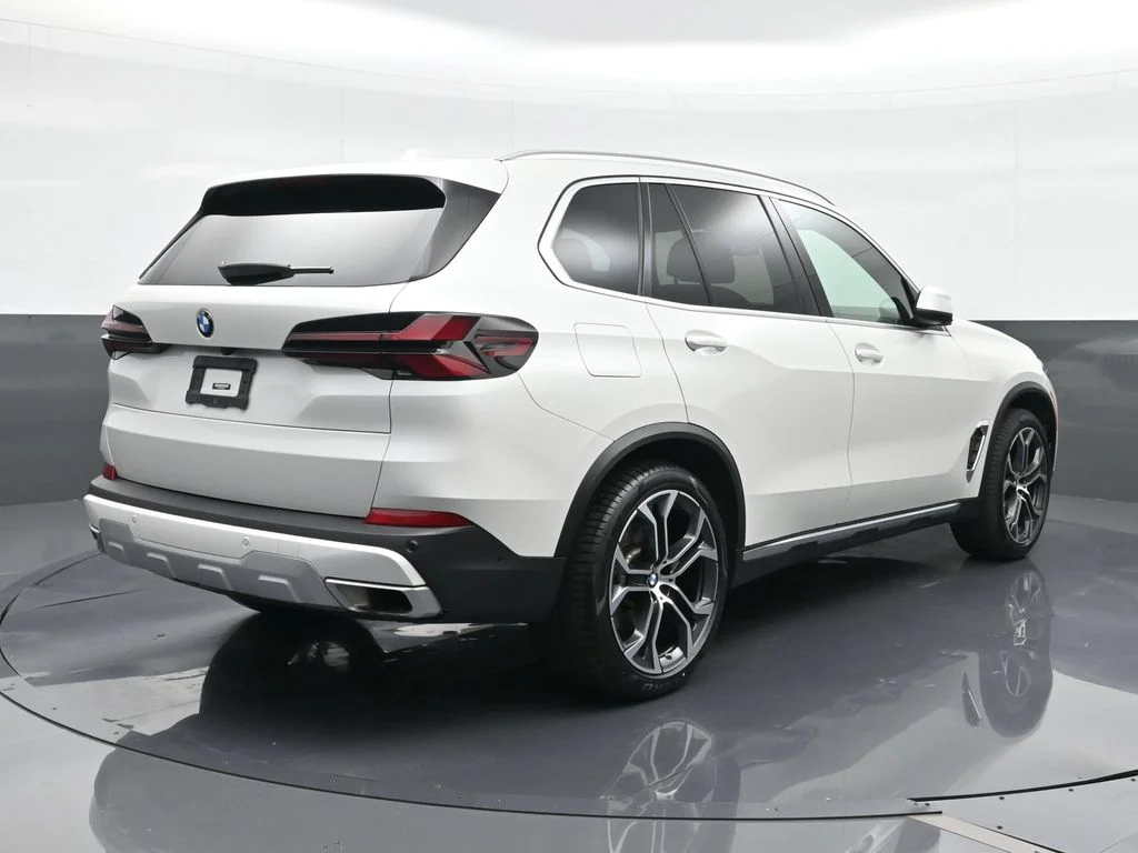 Used 2024 White BMW sDrive40i image 14