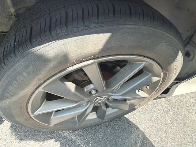 Used 2019 White Honda EX image 28