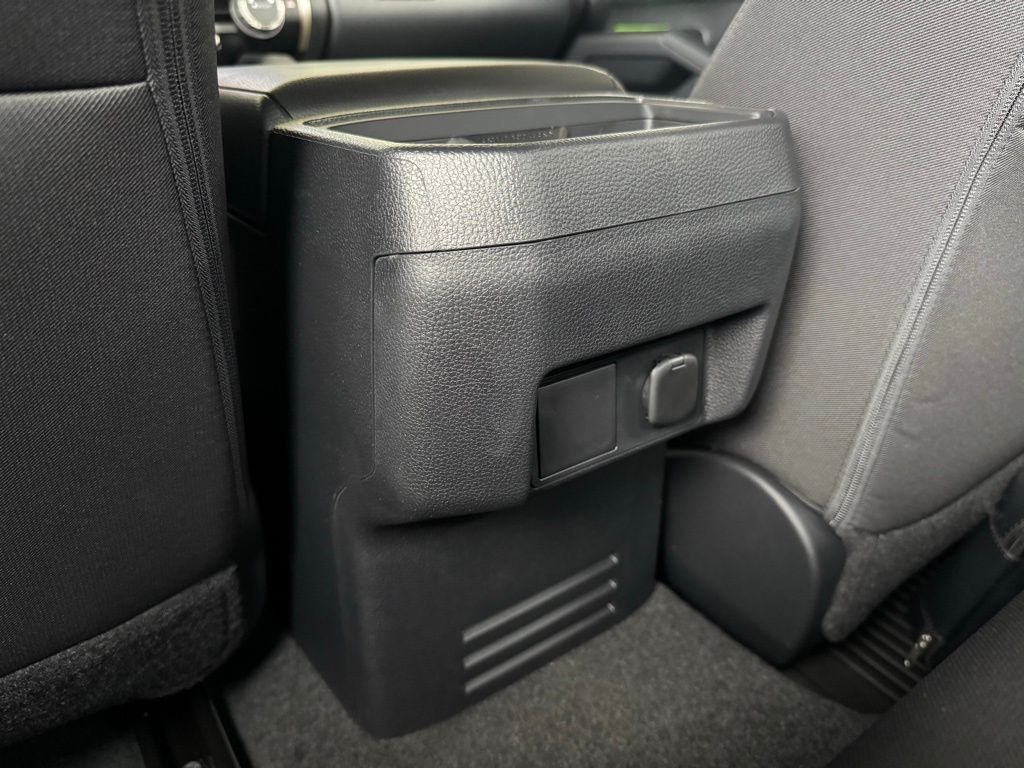 2025 Toyota Tacoma SR5 - Photo 15