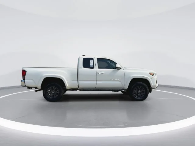 Used 2020 White Toyota SR5 image 9
