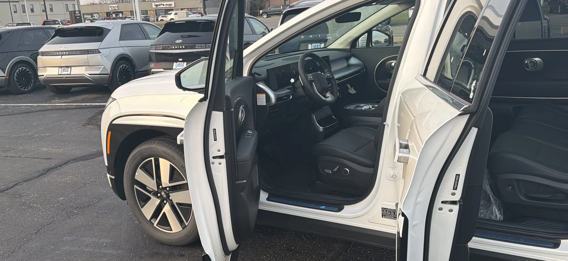 New 2026 Snow White Pearl Hyundai SEL image 9
