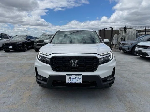 Used 2023  Honda EX-L image 2