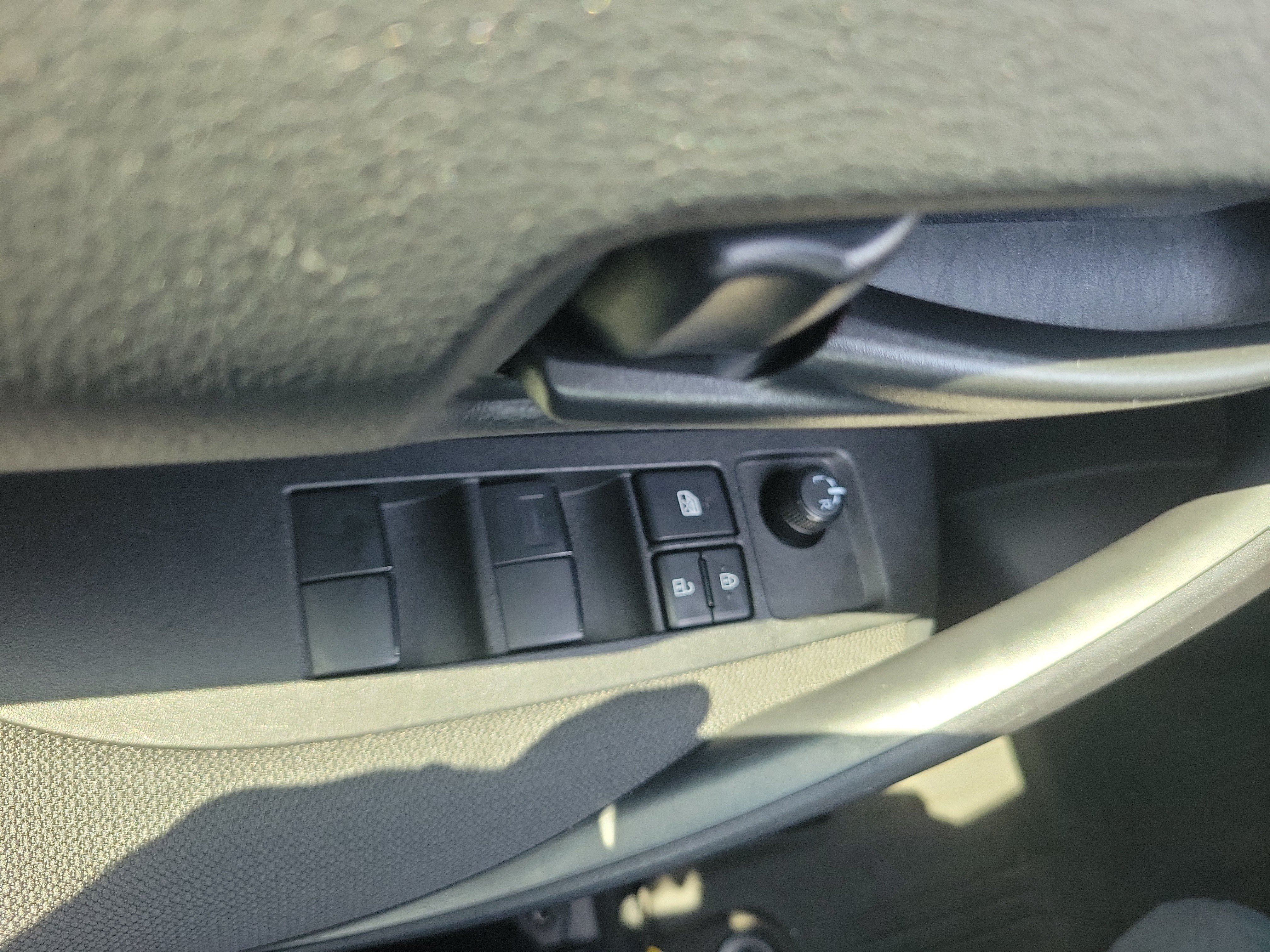 Used 2025 Pearl Toyota LE image 21