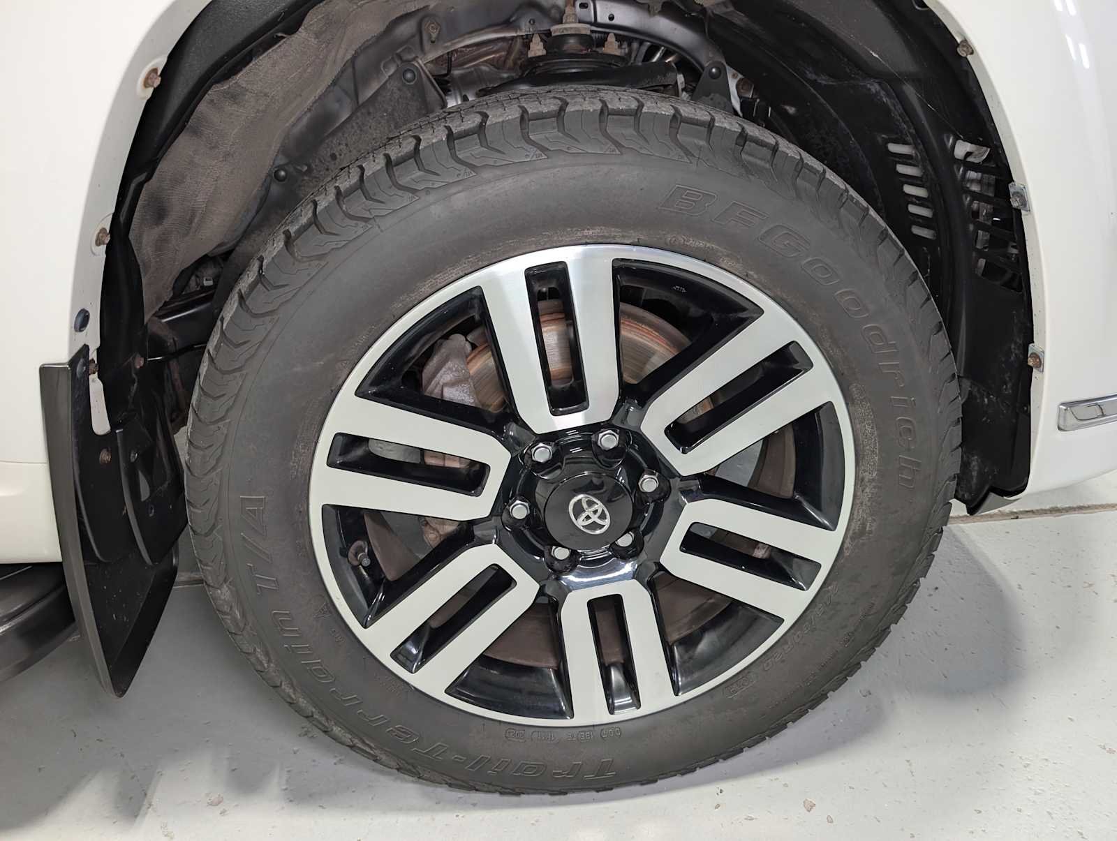 Used 2022 Blizzard Pearl Toyota Limited image 3