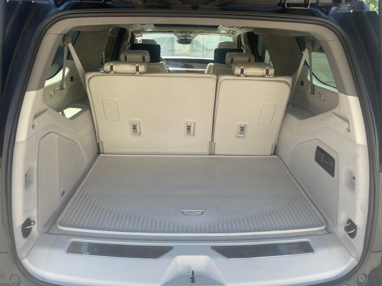 Used 2025 Crystal White Tricoat Cadillac 4WD Premium Luxury Platinum image 17
