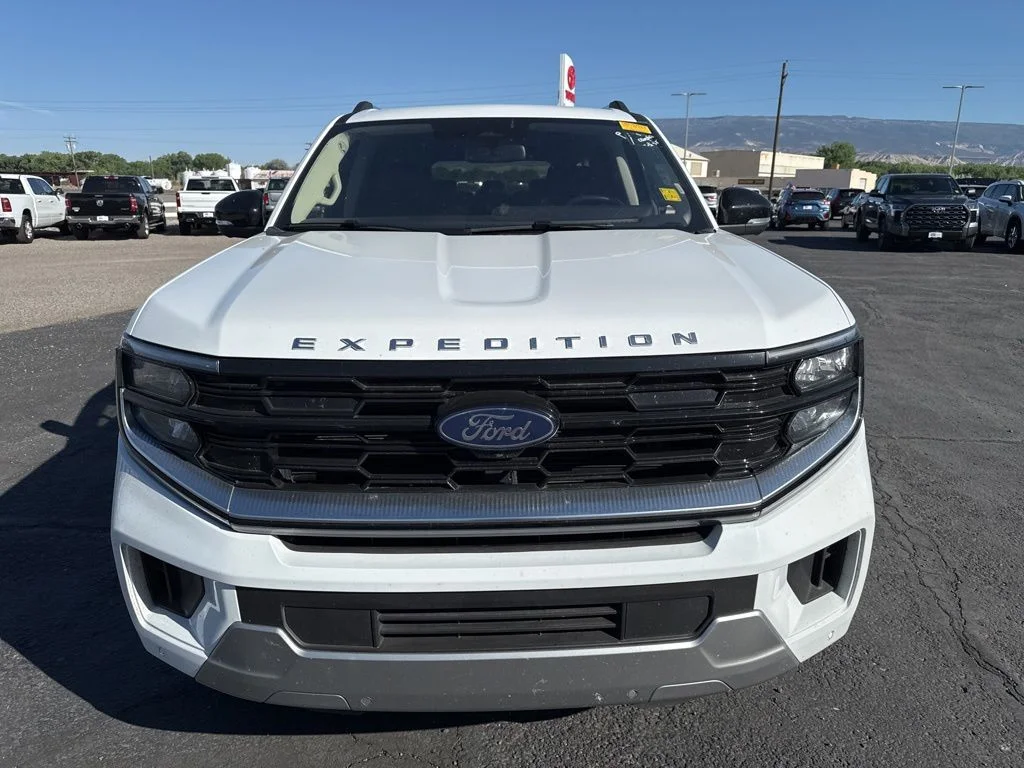 Certified Used 2025 Oxford White Ford Platinum image 19