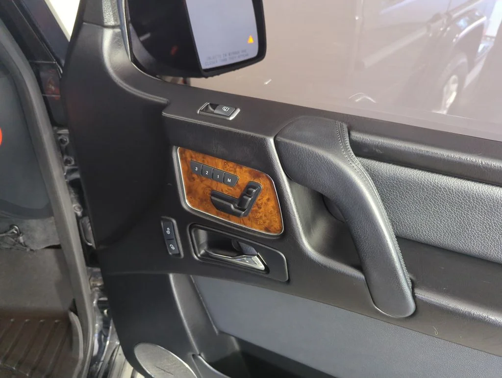 Used 2013  Mercedes-Benz G 550 image 33