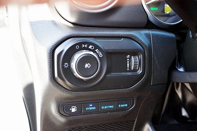 Used 2023 White Jeep Rubicon 4xe image 24