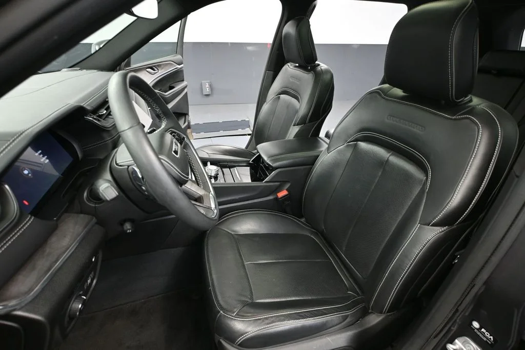 Used 2023 Gray Jeep Overland 4xe image 19