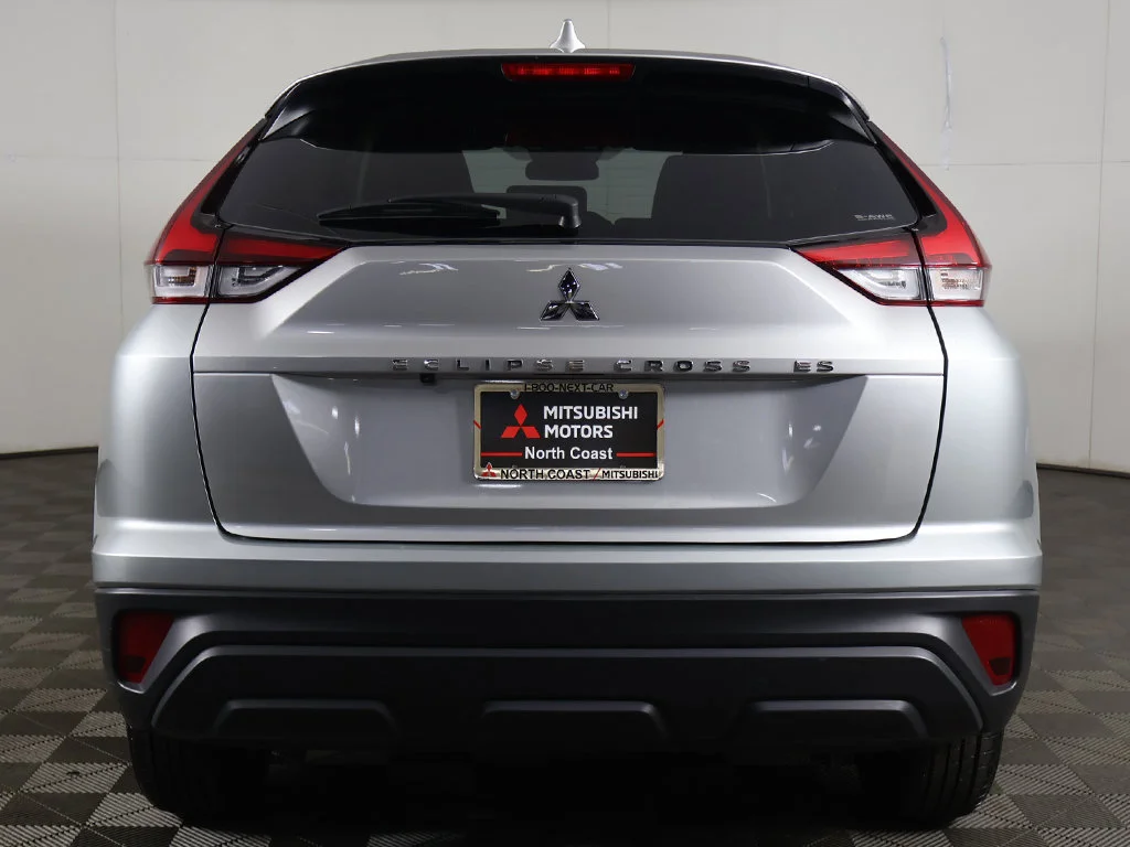 Used 2024 Silver Mitsubishi ES image 10