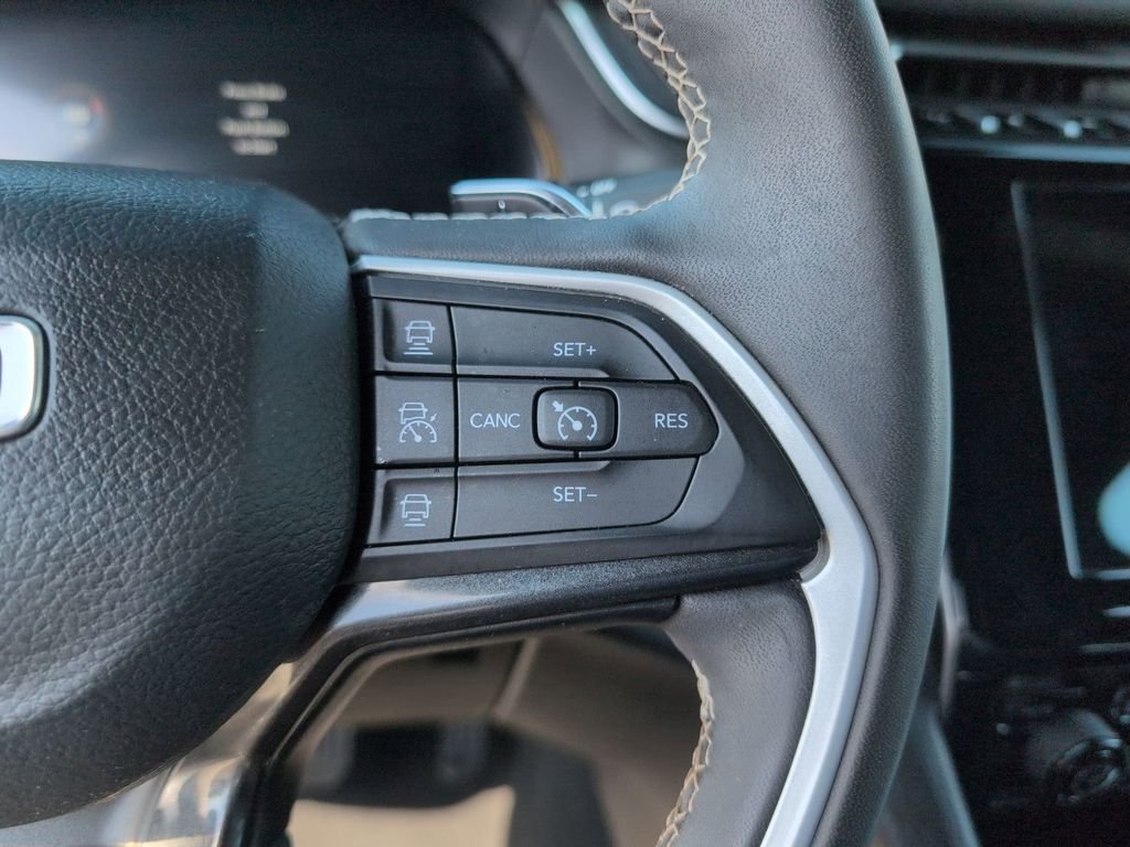 Used 2023 Gray Jeep Altitude image 14
