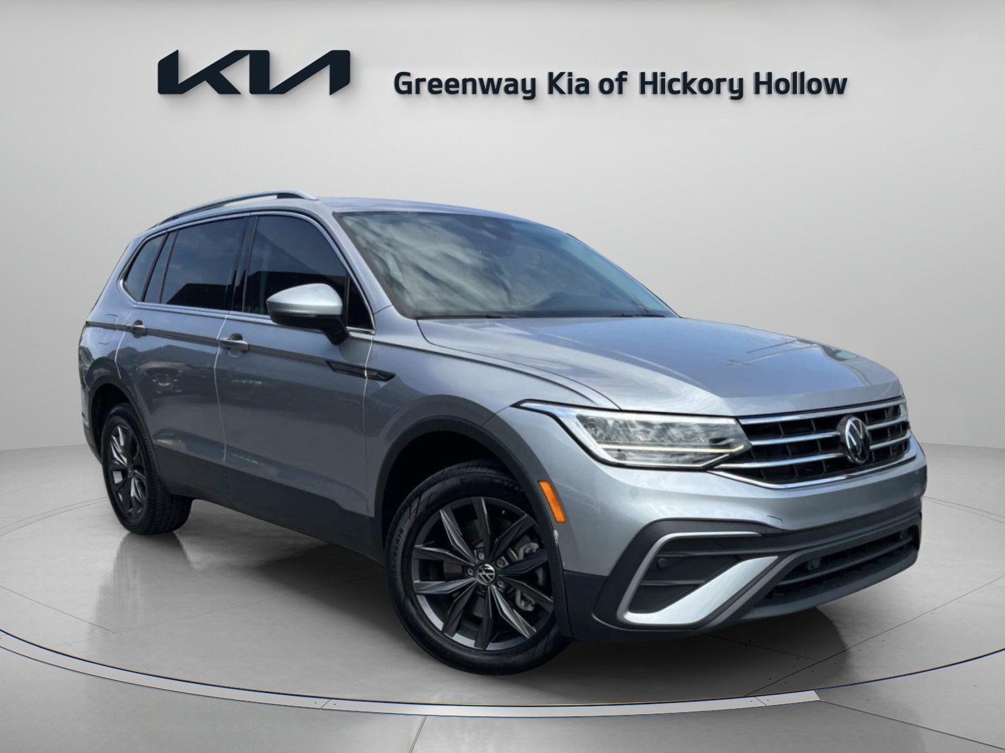 2023 Volkswagen Tiguan 2.0T SE's photo