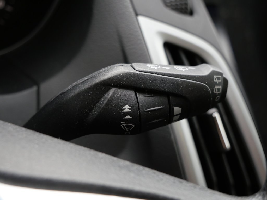 Used 2012 Blue Ford SE image 25