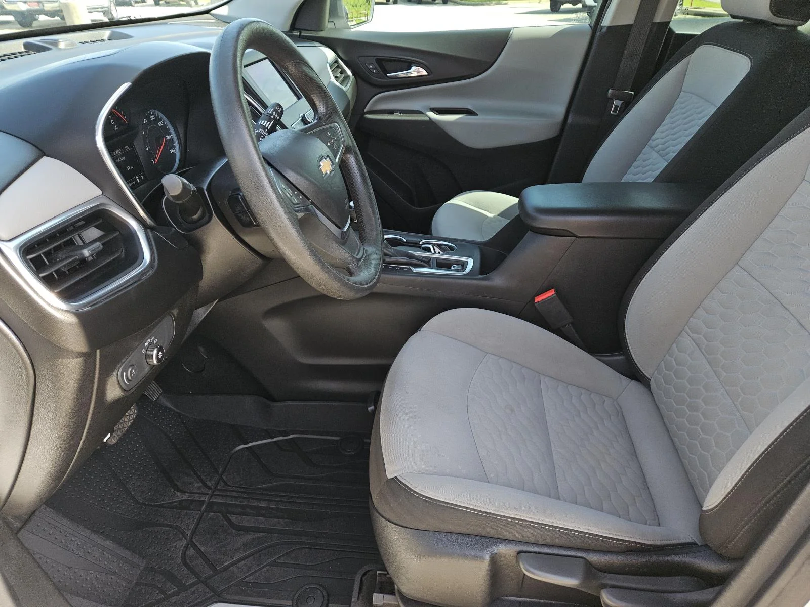 2020 Chevrolet Equinox LS - Photo 23
