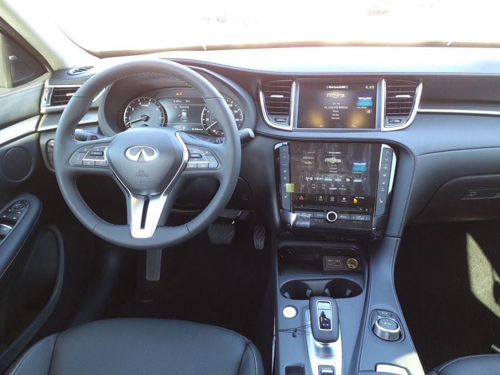 Used 2024 Radiant White INFINITI LUXE image 27