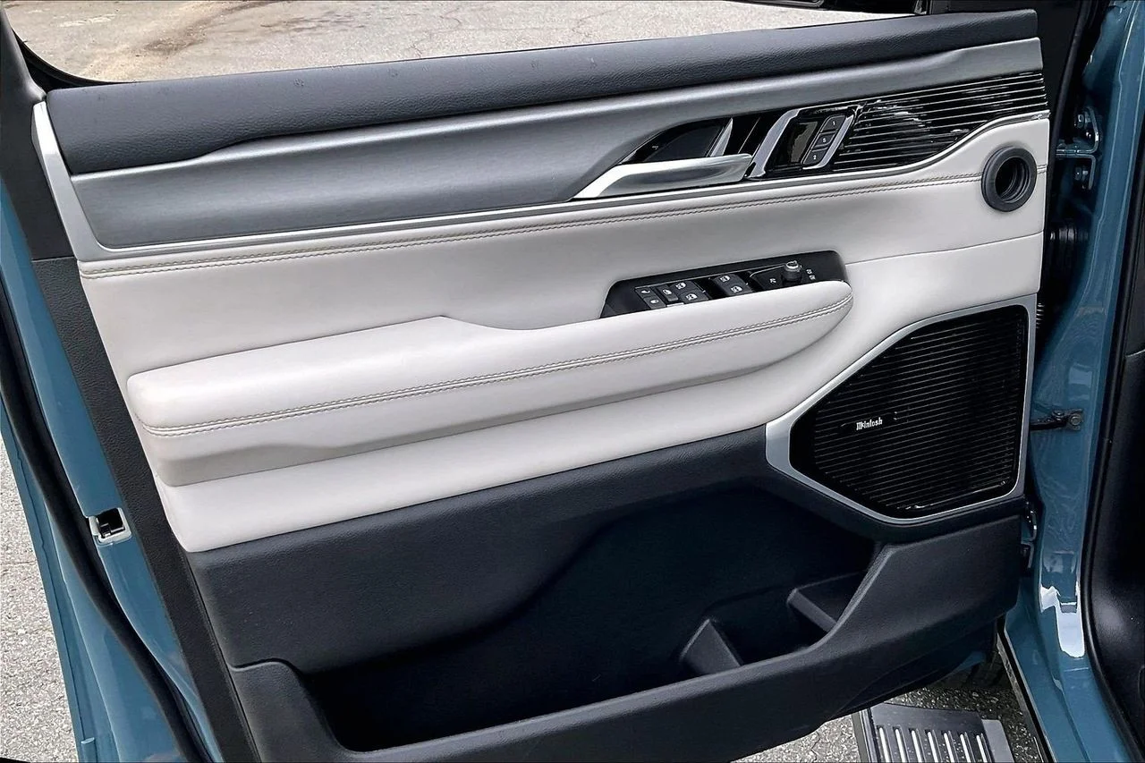New 2026 Steel Blue Jeep Limited Altitude image 29