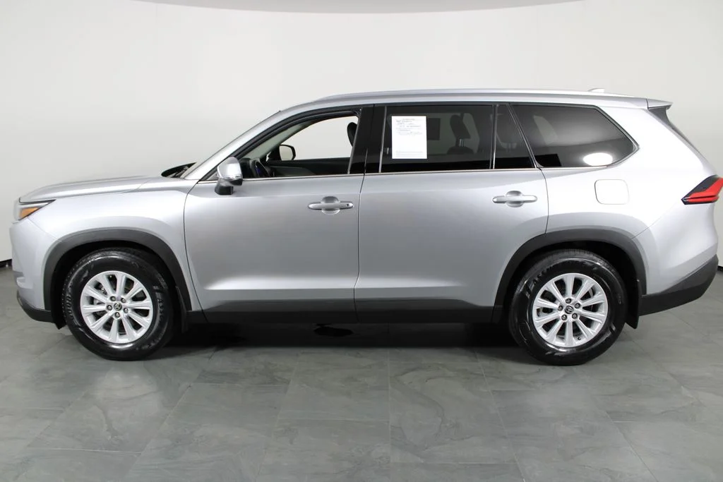 Used 2024 Silver Toyota XLE image 9