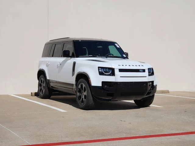 Used 2026 White Land Rover X-Dynamic SE image 2