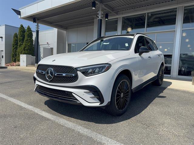 New 2026 MANUFAKTUR Moonlight White Metallic Mercedes-Benz GLC 300 4MATIC® image 17