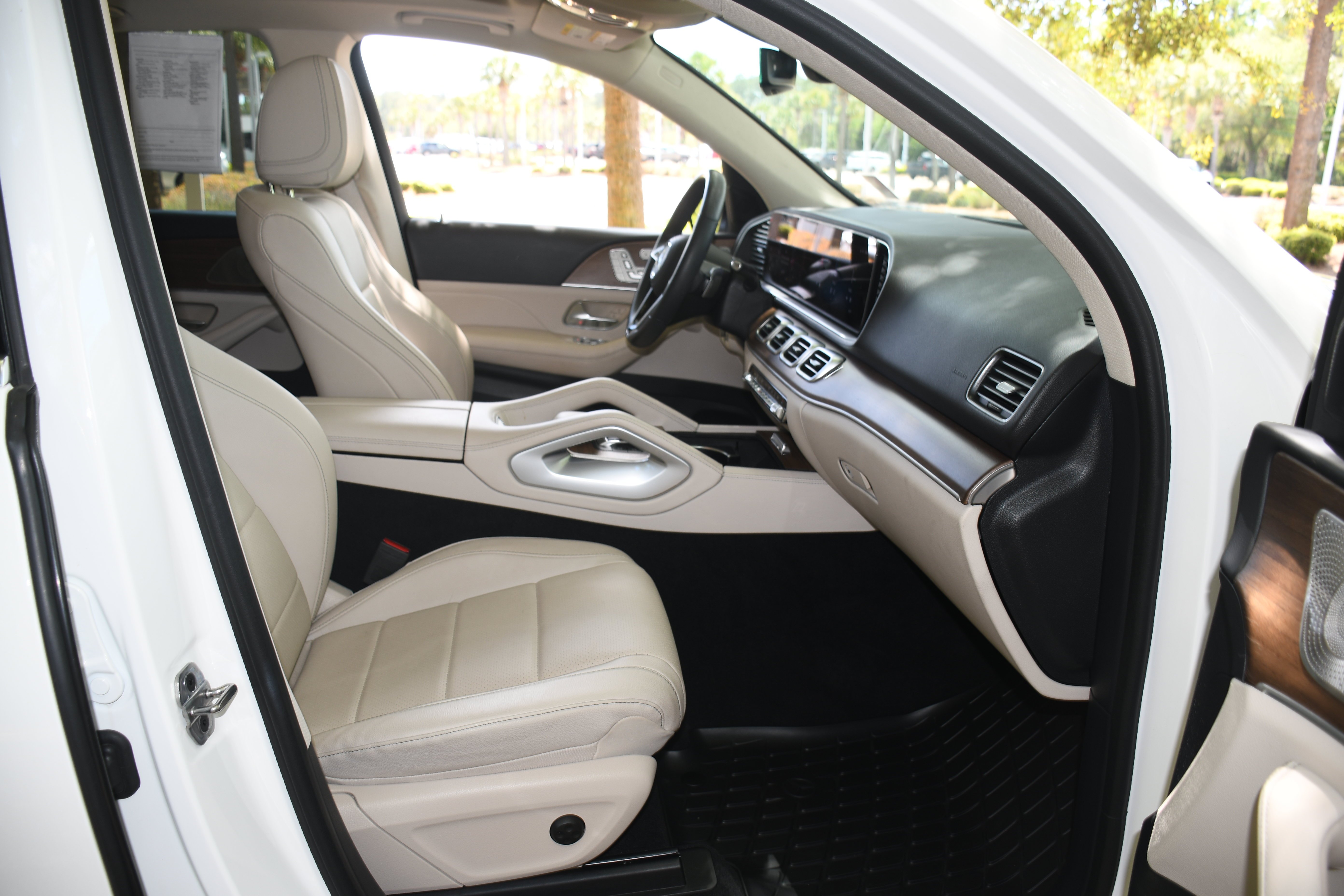 Used 2024 White Mercedes-Benz GLE 450 image 21