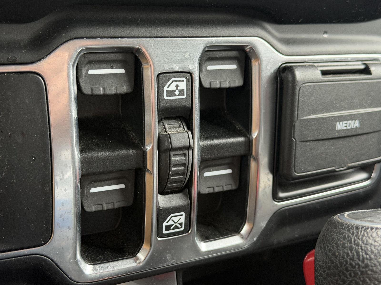 Used 2019 Firecracker Red Clearcoat Jeep Rubicon image 9