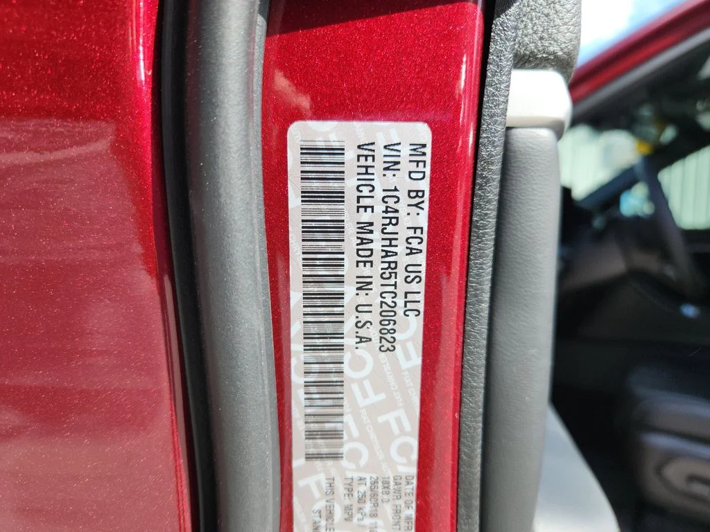 New 2026 Velvet Red Pearl-Coat Exterior Paint Jeep Altitude image 33