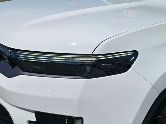 New 2026 Bright White Clear-Coat Exterior Paint Jeep Limited Altitude image 35