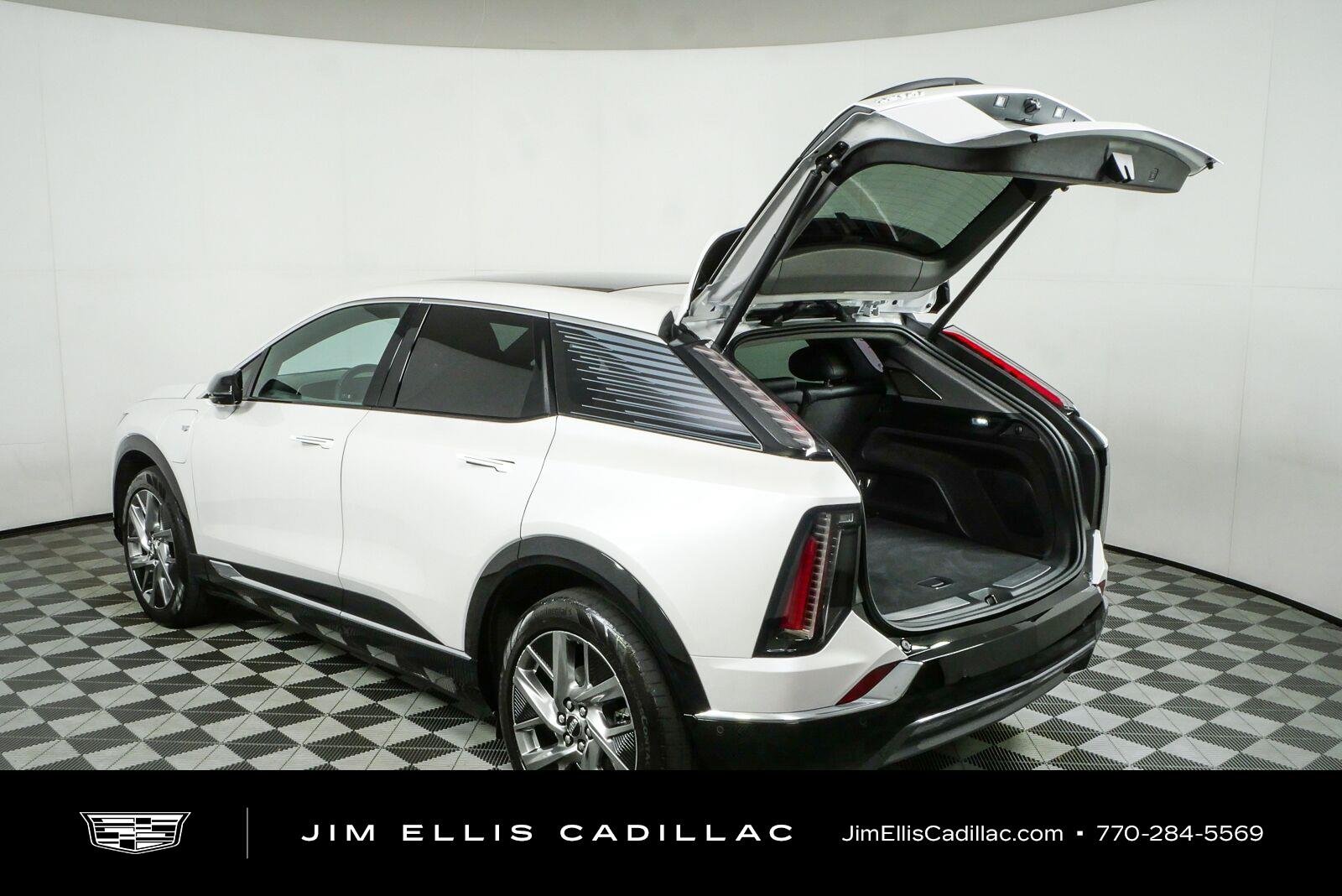 Used 2025 Crystal White Tricoat Cadillac Luxury 1 image 34