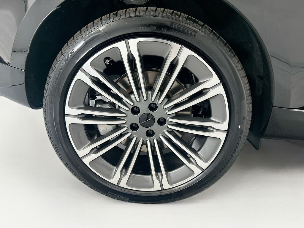 New 2026 Santorini Black Land Rover SE image 32