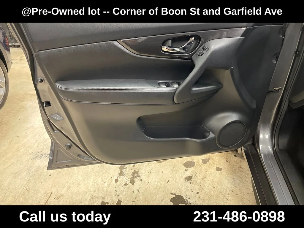 Used 2020 Gray Nissan S image 15