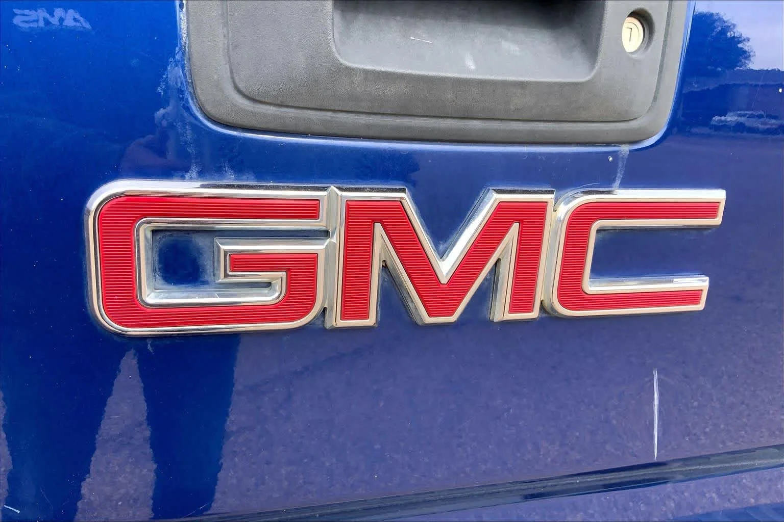 Used 2014 Cobalt Blue Metallic GMC  image 29