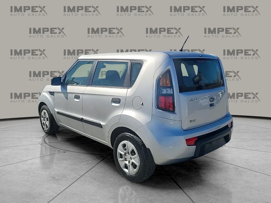Used 2010 Silver Kia Base image 2