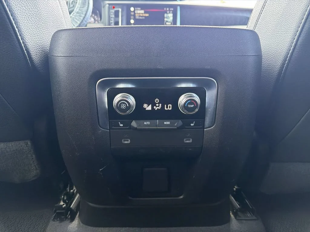 Used 2022 Onyx Black GMC Denali image 28